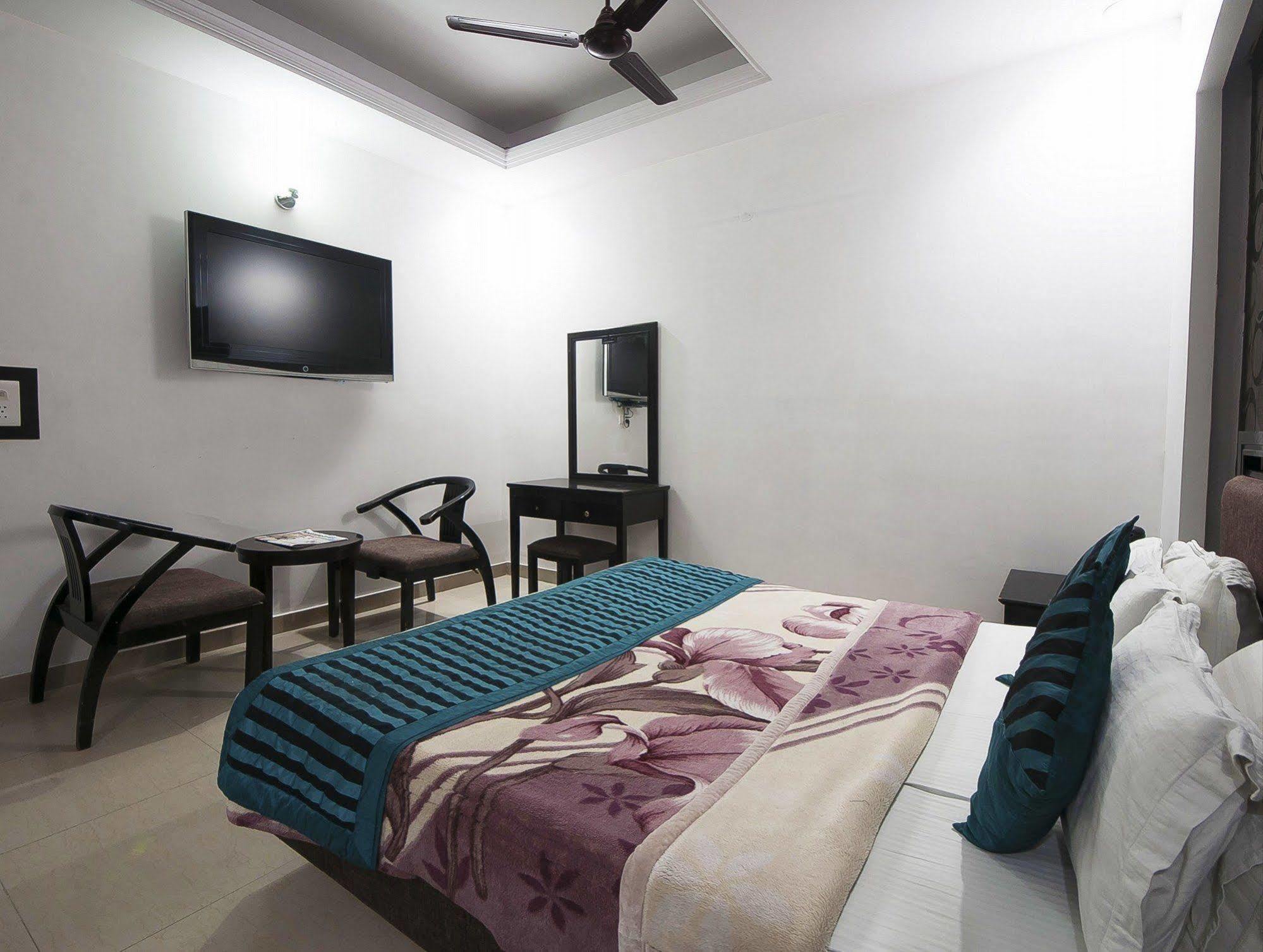 Hotel Sunrise Delhi  Exteriör bild
