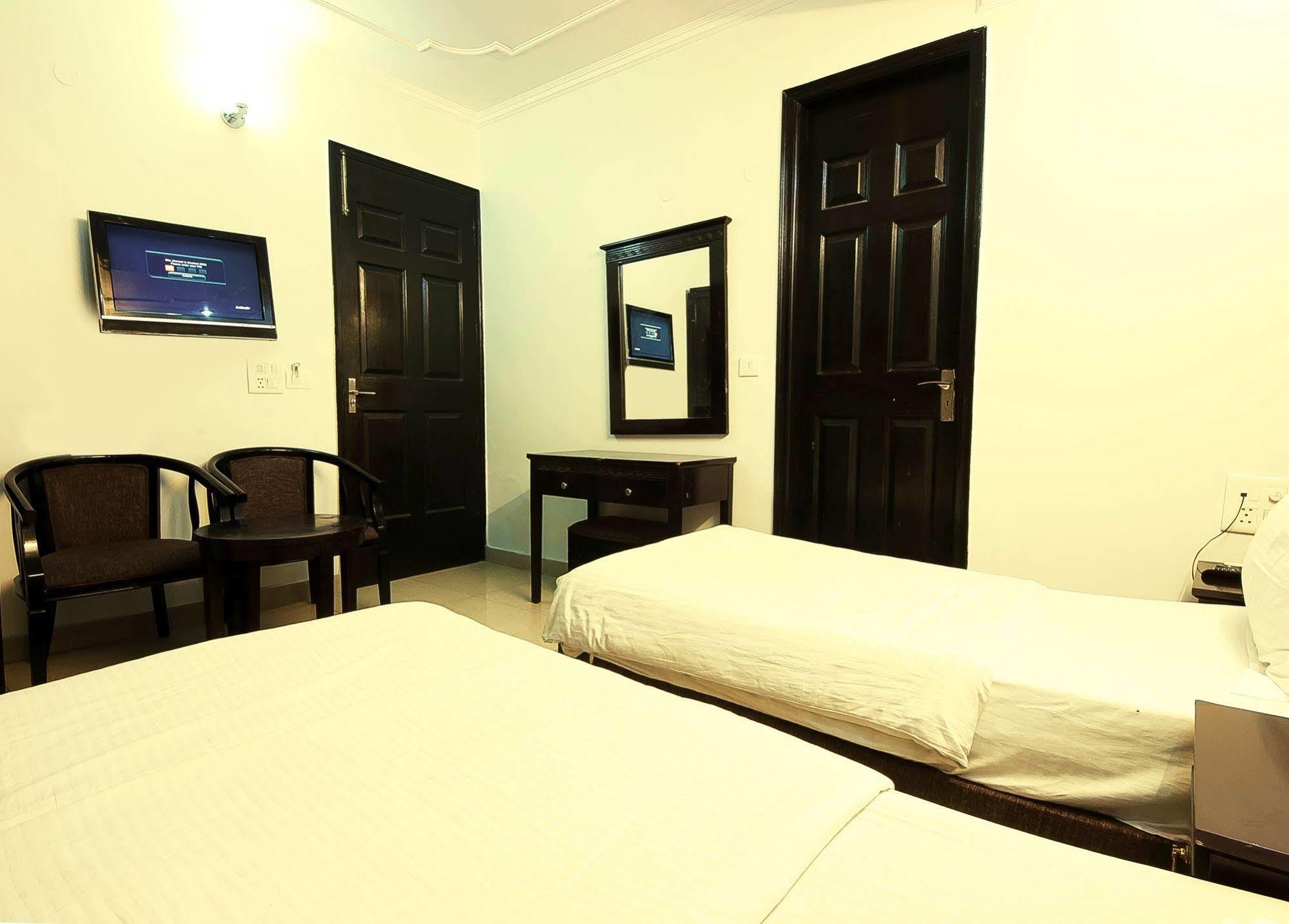 Hotel Sunrise Delhi  Exteriör bild